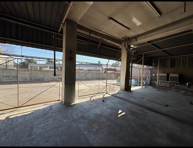3,650M² WAREHOUSE TO LET IN LONGDALE